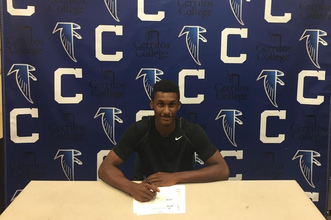 Micah Winn signs with Western Washington University