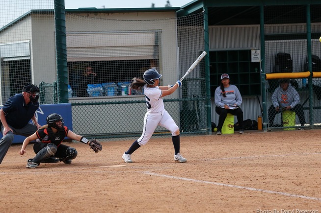 Itzel Soto drives in the game-winning run against Ventura