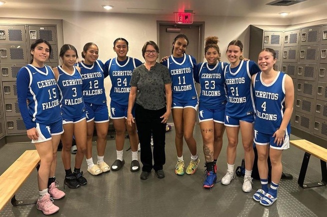 Women's basketball team is joined by the program's first coach Jeanine Prindle, at the Riverside Tournament