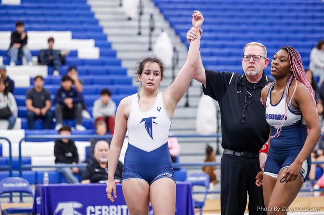 Vida Beckel pinned her opponent in 1:13 at 170 pounds